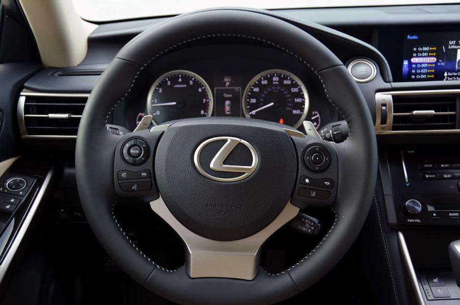  Lexus IS350 2014 года  (фото 18 из 42)